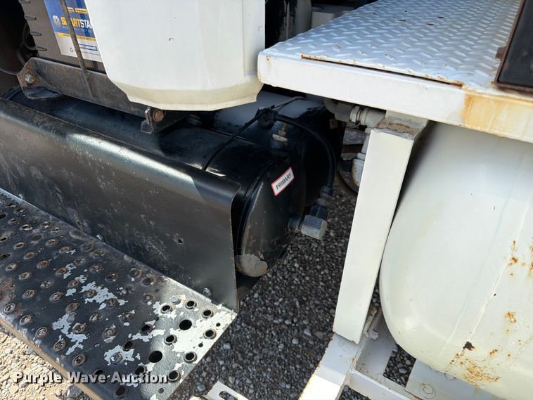 image for item FK3044 2000 Freightliner FL70 utility / service truck