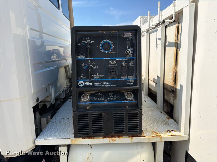 image for item FK3044 2000 Freightliner FL70 utility / service truck