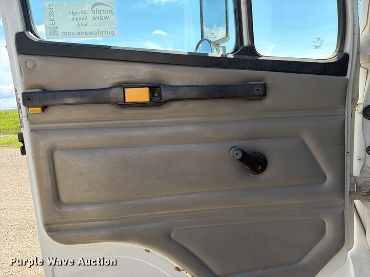 image for item FK3044 2000 Freightliner FL70 utility / service truck