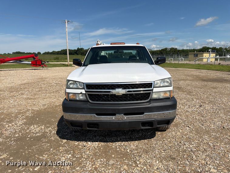 image for item FK3045 2006 Chevrolet Silverado 2500HD Ext. Cab utility bed pickup truck