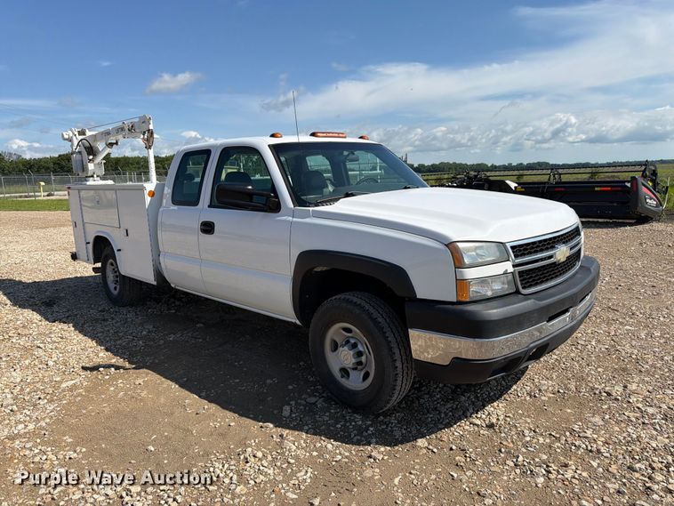 image for item FK3045 2006 Chevrolet Silverado 2500HD Ext. Cab utility bed pickup truck