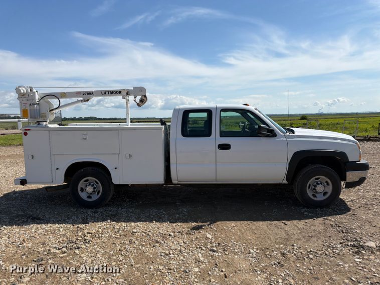image for item FK3045 2006 Chevrolet Silverado 2500HD Ext. Cab utility bed pickup truck