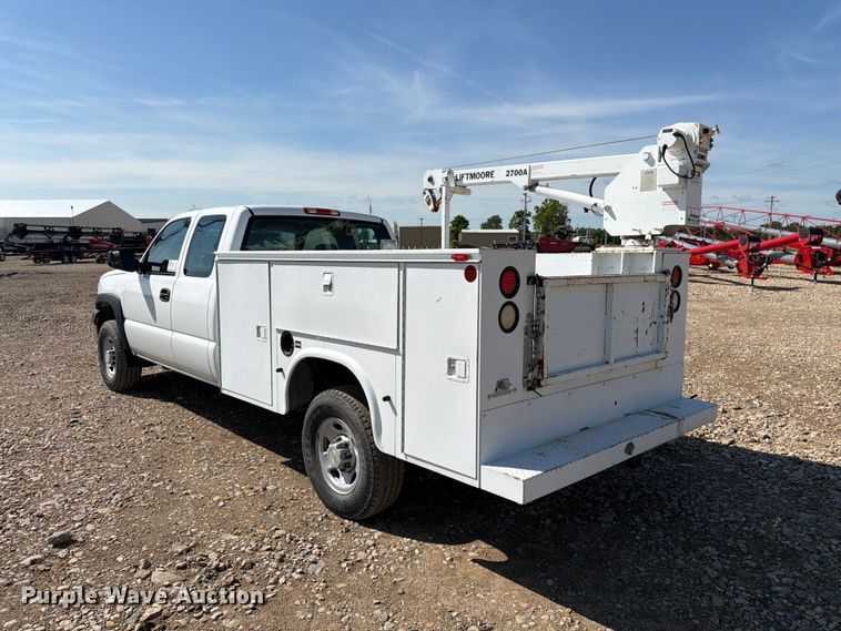 image for item FK3045 2006 Chevrolet Silverado 2500HD Ext. Cab utility bed pickup truck