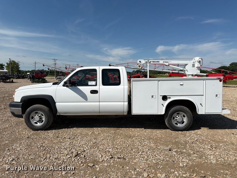 image for item FK3045 2006 Chevrolet Silverado 2500HD Ext. Cab utility bed pickup truck
