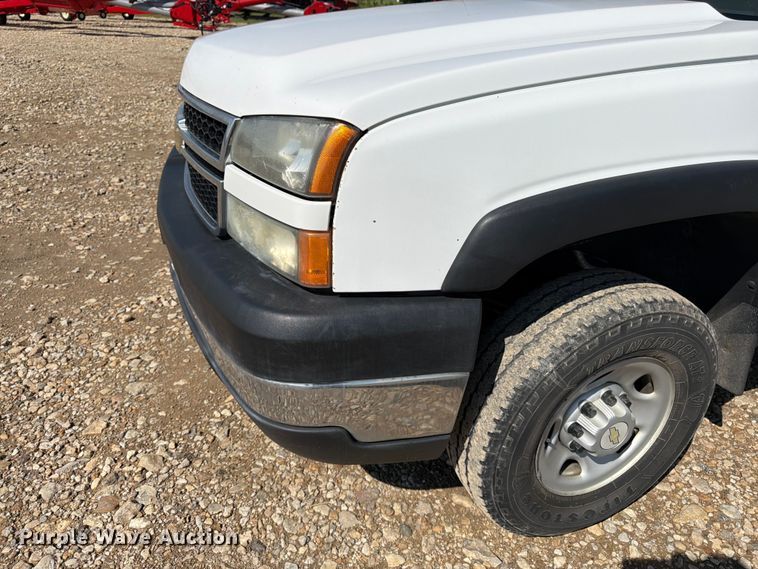 image for item FK3045 2006 Chevrolet Silverado 2500HD Ext. Cab utility bed pickup truck