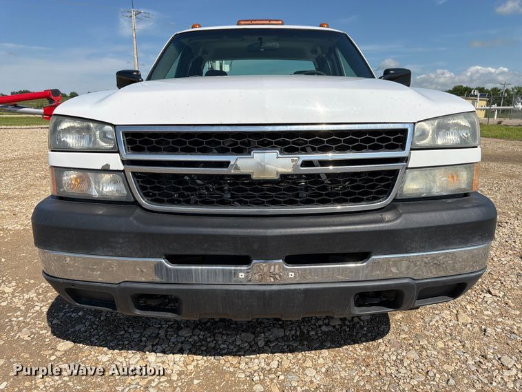 image for item FK3045 2006 Chevrolet Silverado 2500HD Ext. Cab utility bed pickup truck
