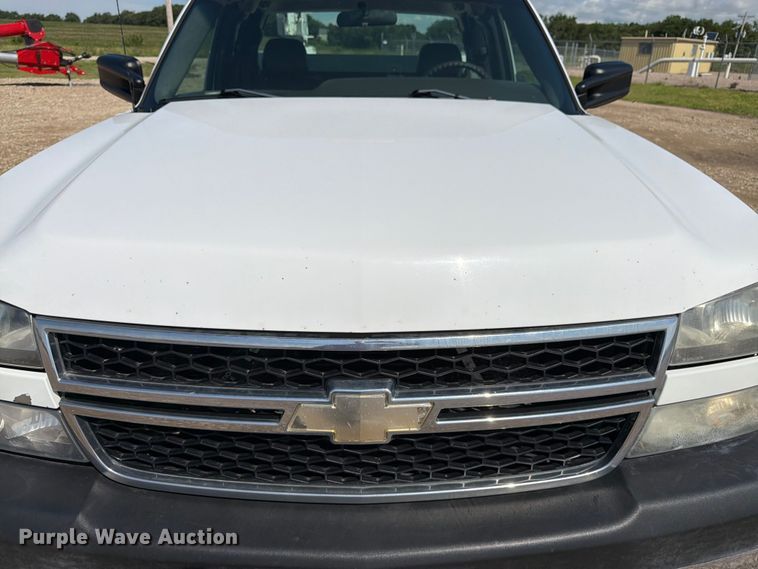 image for item FK3045 2006 Chevrolet Silverado 2500HD Ext. Cab utility bed pickup truck