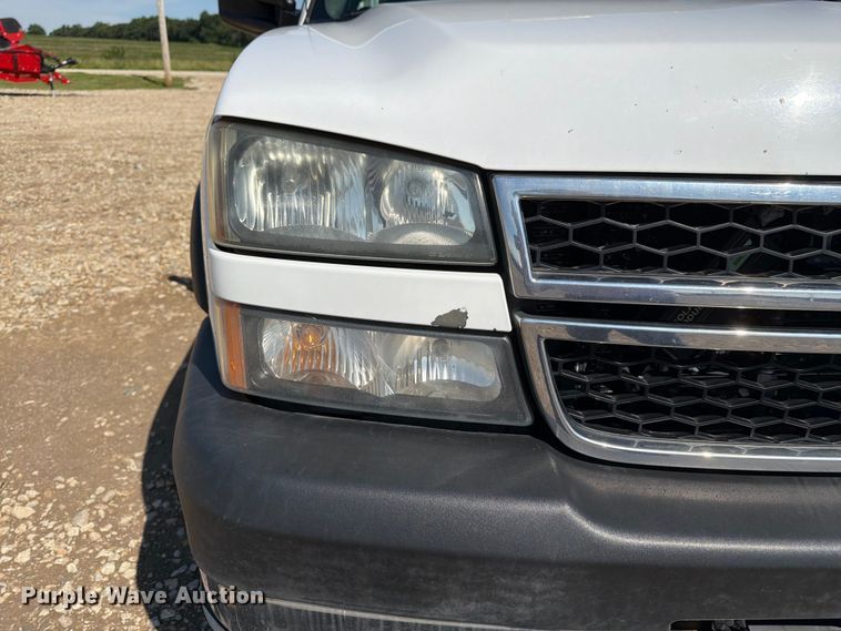 image for item FK3045 2006 Chevrolet Silverado 2500HD Ext. Cab utility bed pickup truck