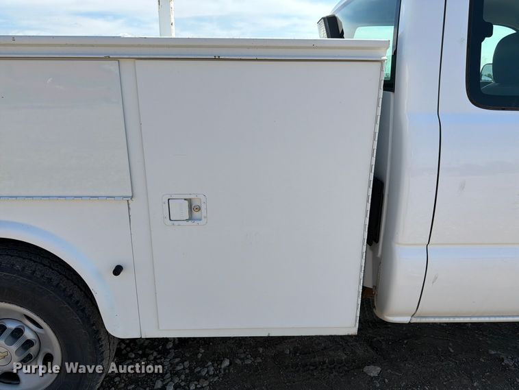 image for item FK3045 2006 Chevrolet Silverado 2500HD Ext. Cab utility bed pickup truck