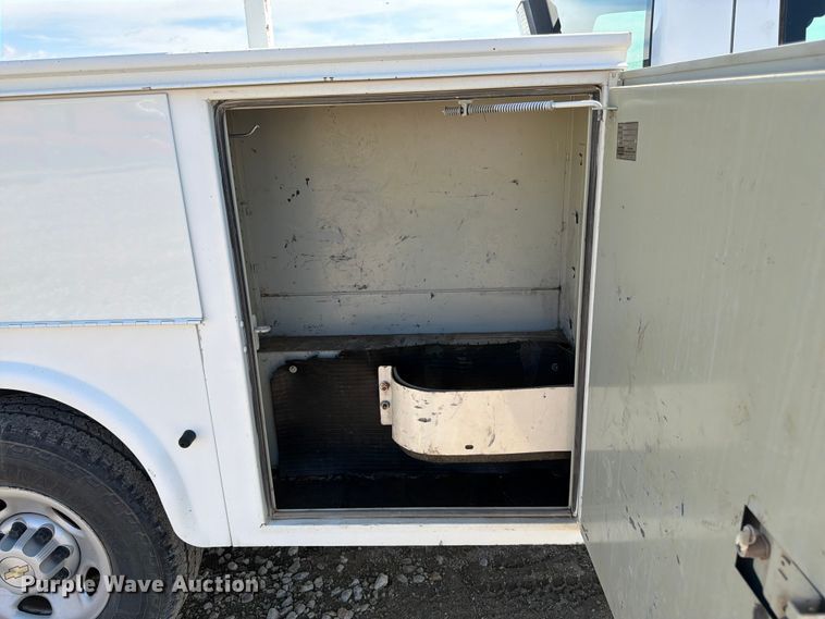 image for item FK3045 2006 Chevrolet Silverado 2500HD Ext. Cab utility bed pickup truck