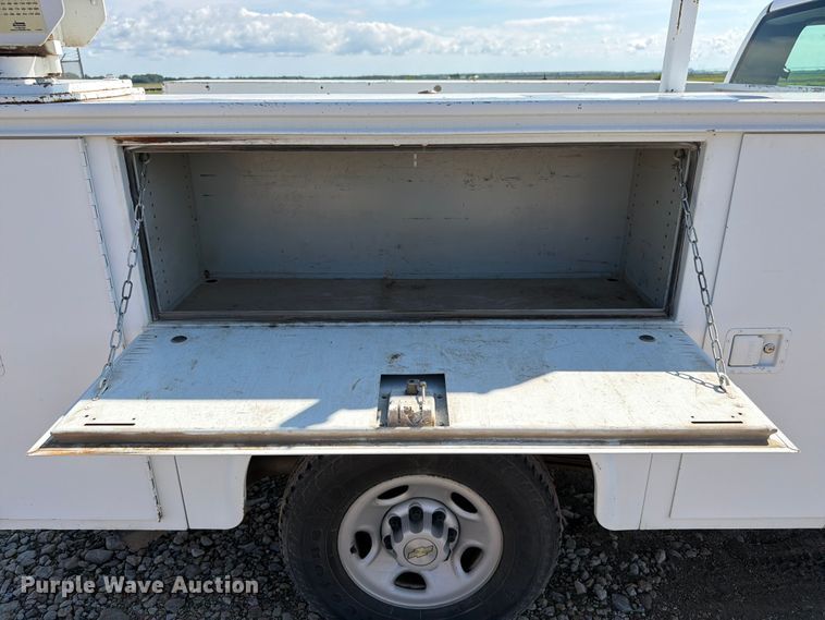 image for item FK3045 2006 Chevrolet Silverado 2500HD Ext. Cab utility bed pickup truck