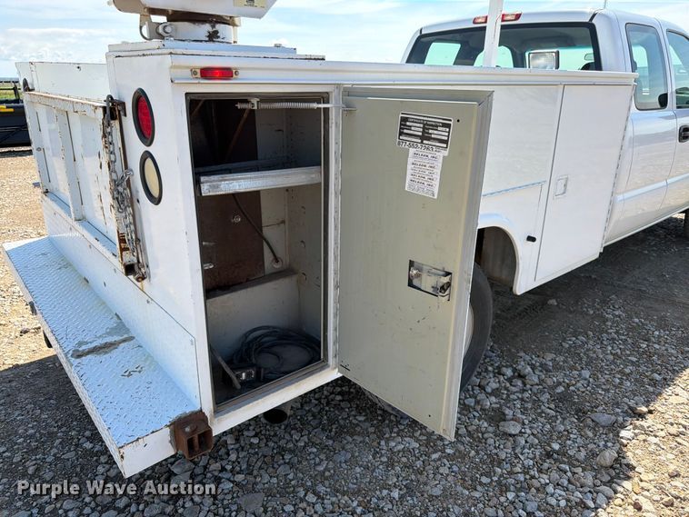 image for item FK3045 2006 Chevrolet Silverado 2500HD Ext. Cab utility bed pickup truck