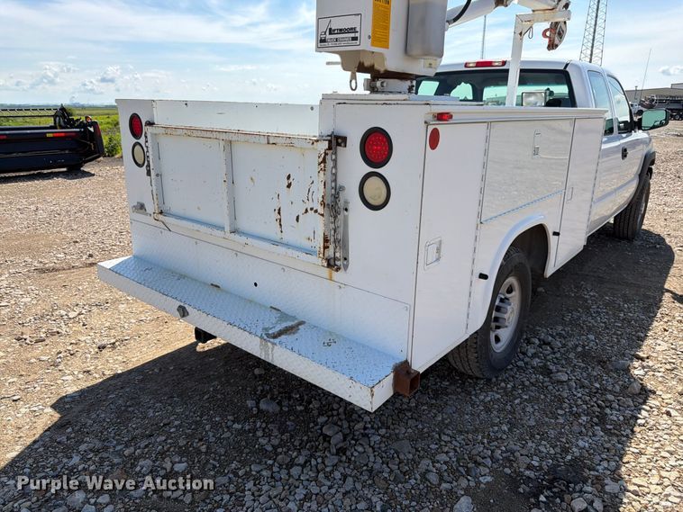 image for item FK3045 2006 Chevrolet Silverado 2500HD Ext. Cab utility bed pickup truck