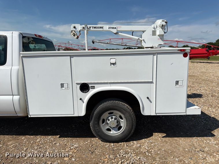 image for item FK3045 2006 Chevrolet Silverado 2500HD Ext. Cab utility bed pickup truck