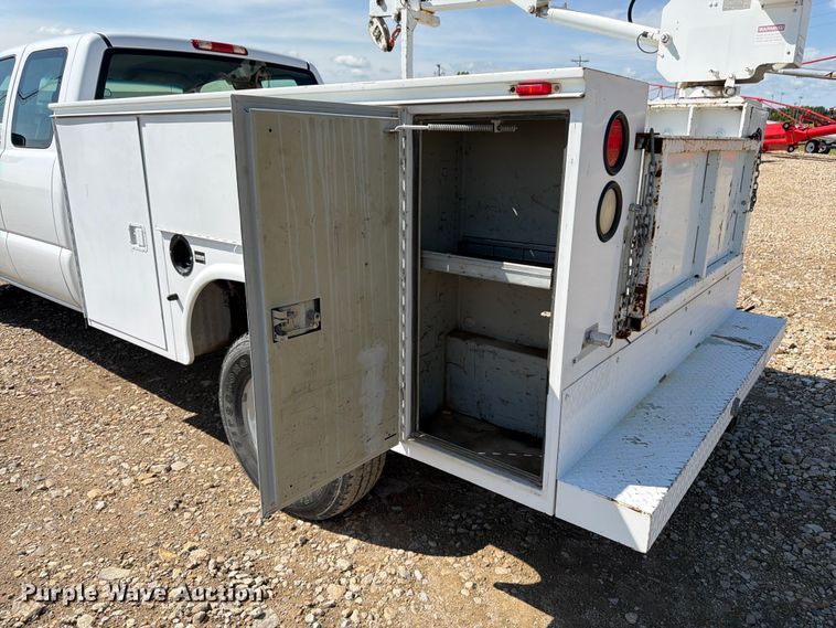image for item FK3045 2006 Chevrolet Silverado 2500HD Ext. Cab utility bed pickup truck