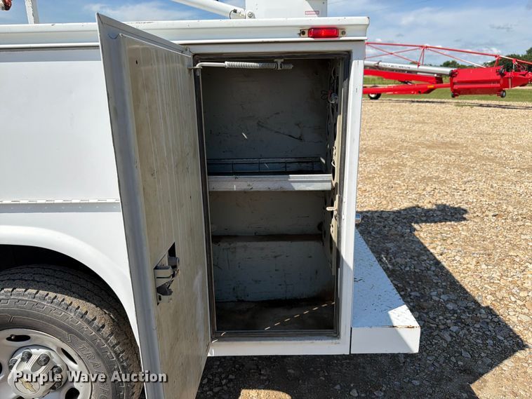 image for item FK3045 2006 Chevrolet Silverado 2500HD Ext. Cab utility bed pickup truck