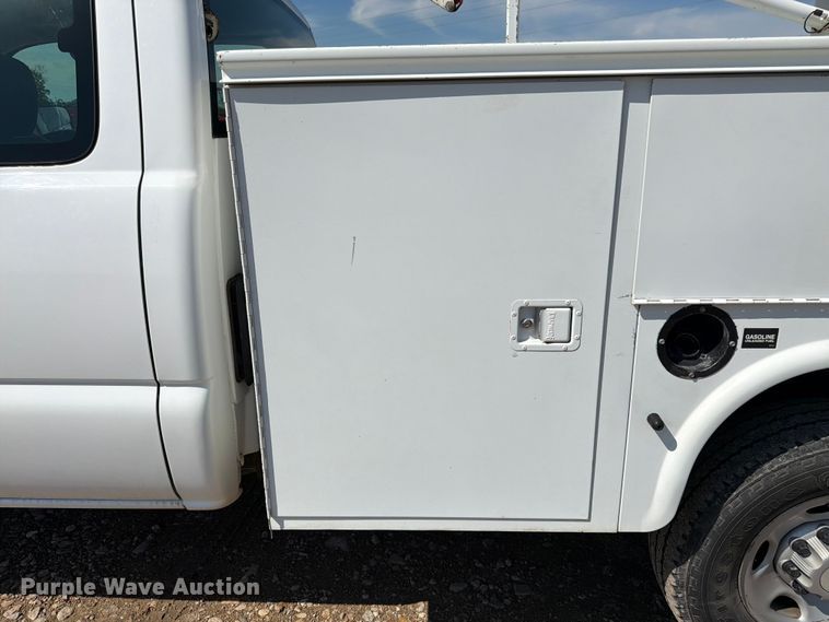 image for item FK3045 2006 Chevrolet Silverado 2500HD Ext. Cab utility bed pickup truck