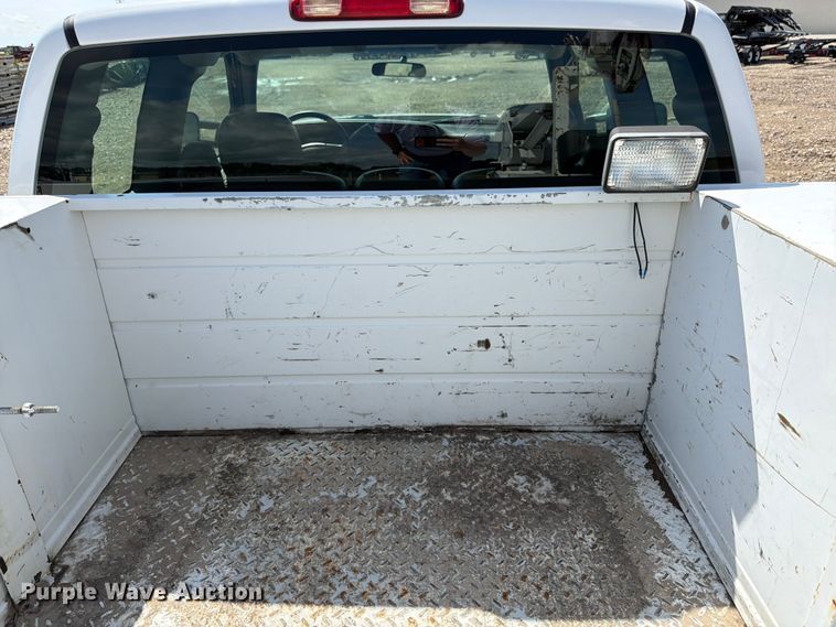 image for item FK3045 2006 Chevrolet Silverado 2500HD Ext. Cab utility bed pickup truck