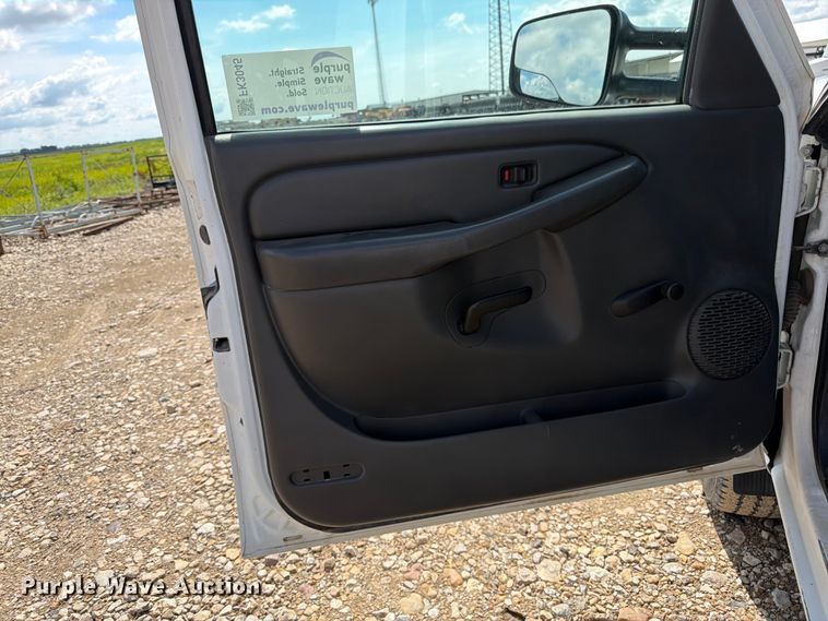 image for item FK3045 2006 Chevrolet Silverado 2500HD Ext. Cab utility bed pickup truck