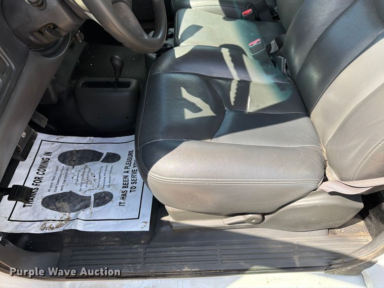 image for item FK3045 2006 Chevrolet Silverado 2500HD Ext. Cab utility bed pickup truck