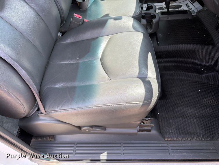 image for item FK3045 2006 Chevrolet Silverado 2500HD Ext. Cab utility bed pickup truck
