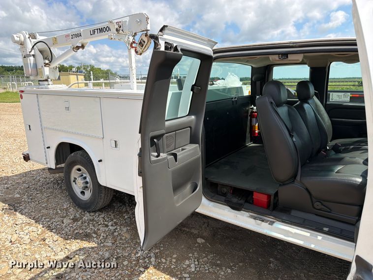 image for item FK3045 2006 Chevrolet Silverado 2500HD Ext. Cab utility bed pickup truck