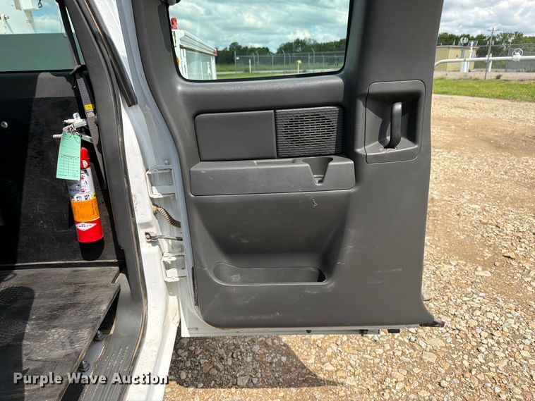 image for item FK3045 2006 Chevrolet Silverado 2500HD Ext. Cab utility bed pickup truck