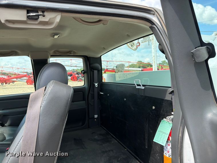 image for item FK3045 2006 Chevrolet Silverado 2500HD Ext. Cab utility bed pickup truck