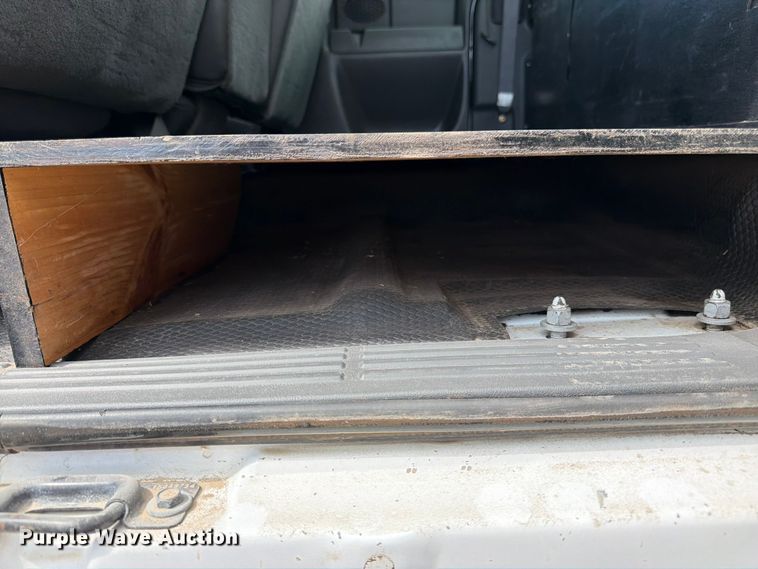 image for item FK3045 2006 Chevrolet Silverado 2500HD Ext. Cab utility bed pickup truck