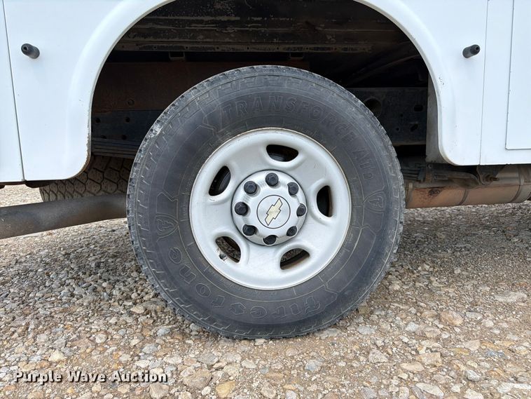 image for item FK3045 2006 Chevrolet Silverado 2500HD Ext. Cab utility bed pickup truck