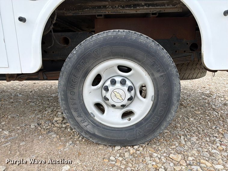 image for item FK3045 2006 Chevrolet Silverado 2500HD Ext. Cab utility bed pickup truck
