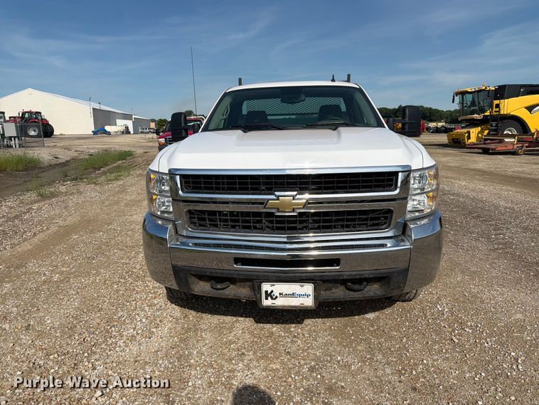 image for item FK3047 2009 Chevrolet Silverado 2500HD utility bed pickup truck