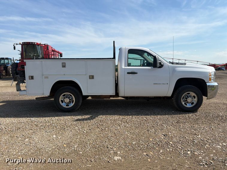 image for item FK3047 2009 Chevrolet Silverado 2500HD utility bed pickup truck