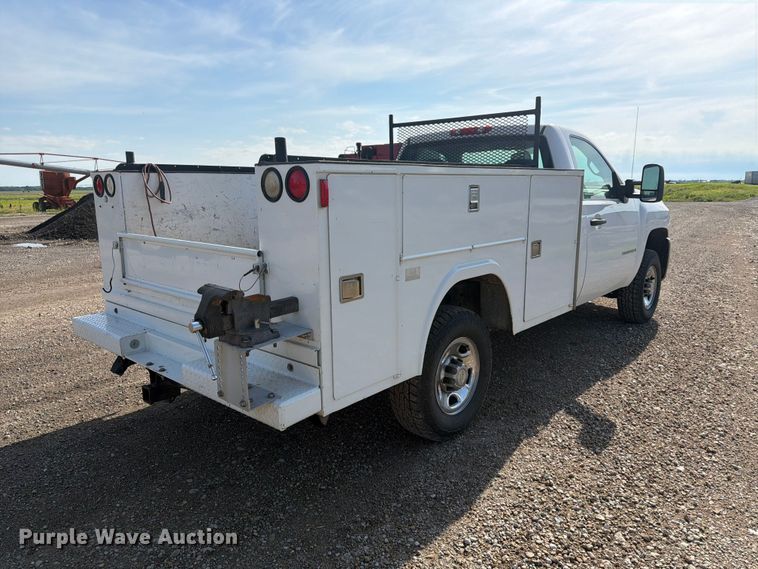 image for item FK3047 2009 Chevrolet Silverado 2500HD utility bed pickup truck