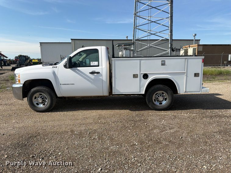 image for item FK3047 2009 Chevrolet Silverado 2500HD utility bed pickup truck