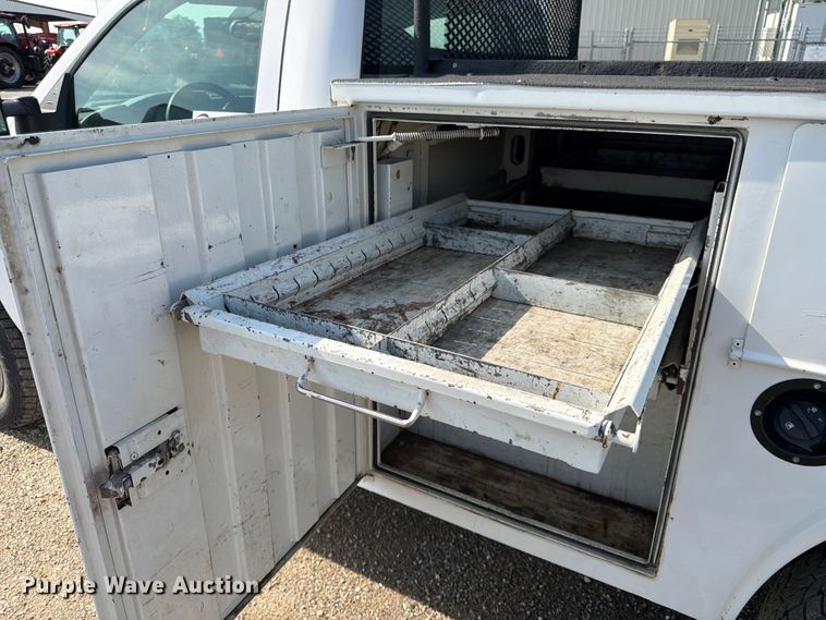 image for item FK3047 2009 Chevrolet Silverado 2500HD utility bed pickup truck