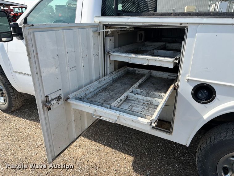 image for item FK3047 2009 Chevrolet Silverado 2500HD utility bed pickup truck