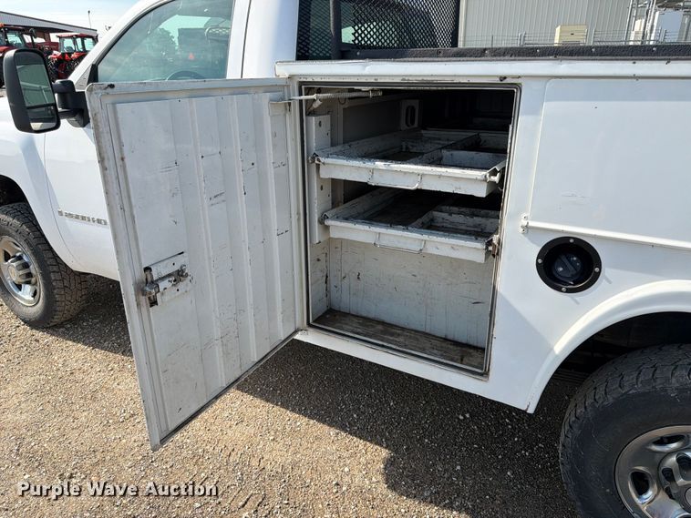 image for item FK3047 2009 Chevrolet Silverado 2500HD utility bed pickup truck