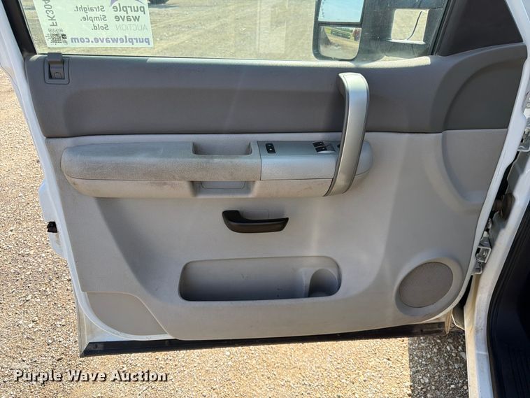 image for item FK3047 2009 Chevrolet Silverado 2500HD utility bed pickup truck