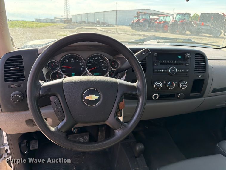 image for item FK3047 2009 Chevrolet Silverado 2500HD utility bed pickup truck
