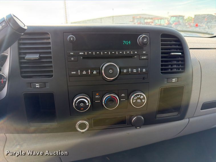 image for item FK3047 2009 Chevrolet Silverado 2500HD utility bed pickup truck