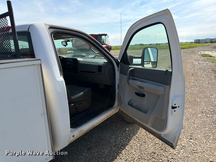 image for item FK3047 2009 Chevrolet Silverado 2500HD utility bed pickup truck