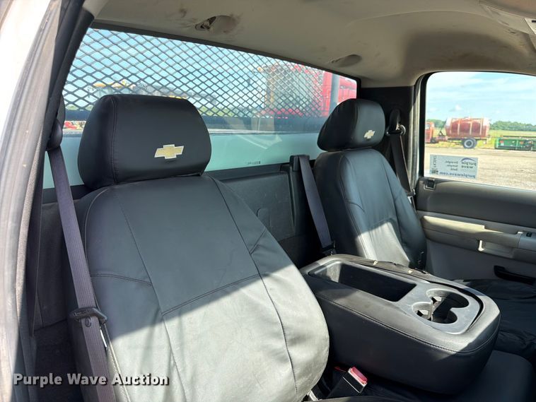 image for item FK3047 2009 Chevrolet Silverado 2500HD utility bed pickup truck