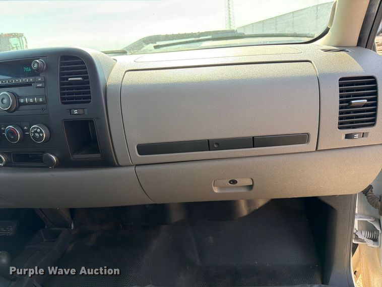 image for item FK3047 2009 Chevrolet Silverado 2500HD utility bed pickup truck