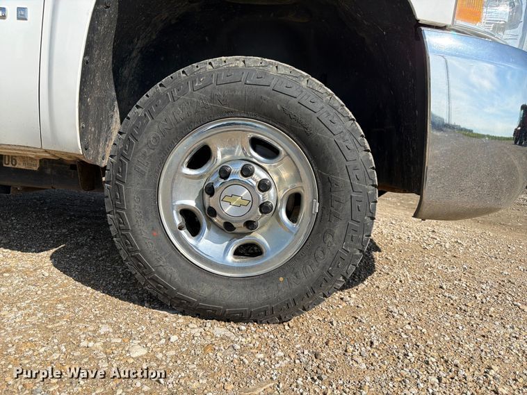 image for item FK3047 2009 Chevrolet Silverado 2500HD utility bed pickup truck