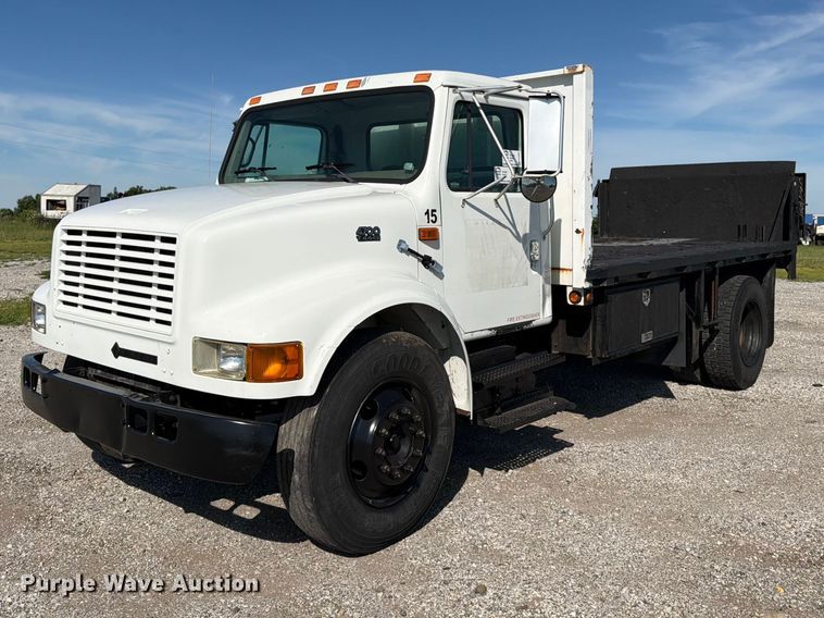 image for item FK3082 2001 International 4700 flatbed truck