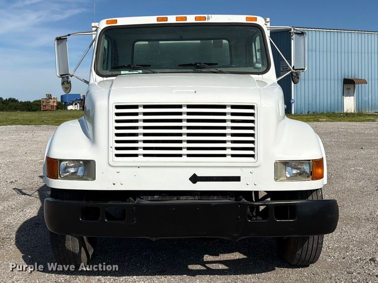 image for item FK3082 2001 International 4700 flatbed truck