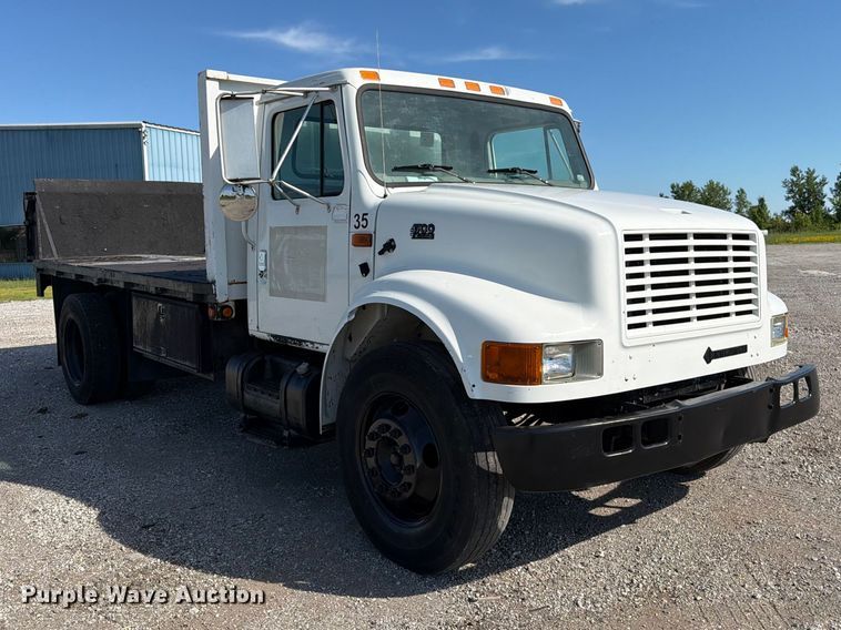 image for item FK3082 2001 International 4700 flatbed truck