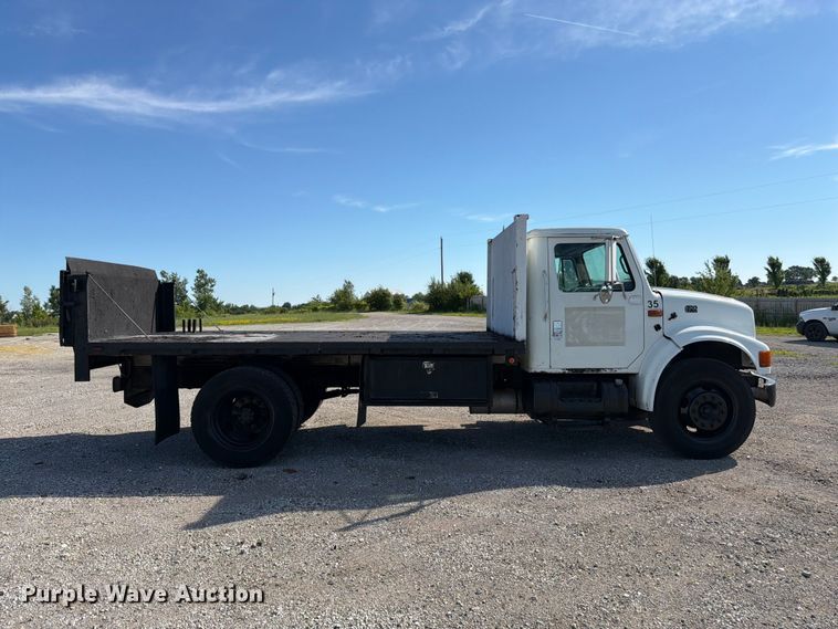 image for item FK3082 2001 International 4700 flatbed truck