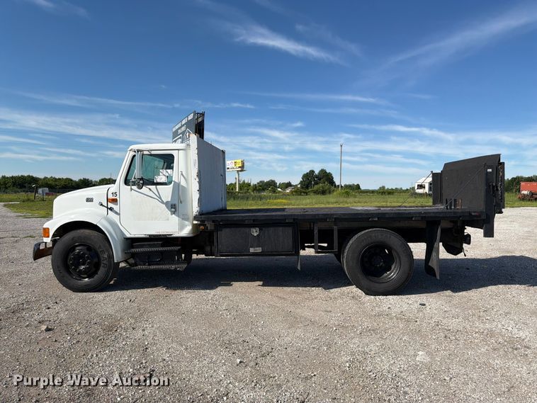 image for item FK3082 2001 International 4700 flatbed truck